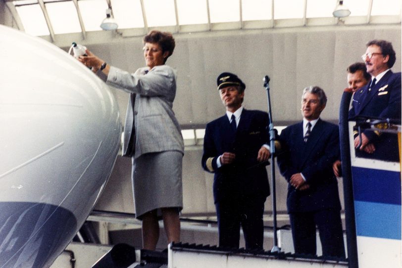 Marlies Becker bei der Taufe des Flugzeugs.