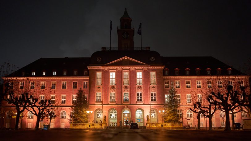 Orange your Cit< zum Internationalen Tag Gegen Gewalt gegen Frauen. im Bild: das Herner Rathaus.