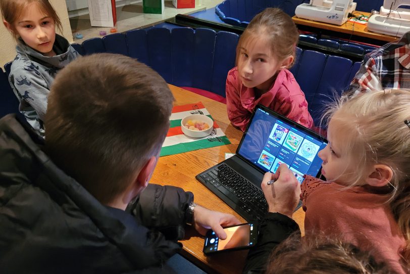 Digital Native: Das Projekt der Falken in Pantringshof wirft beim Jugendtreff einen kritischen Blick auf die Digitalisierung.