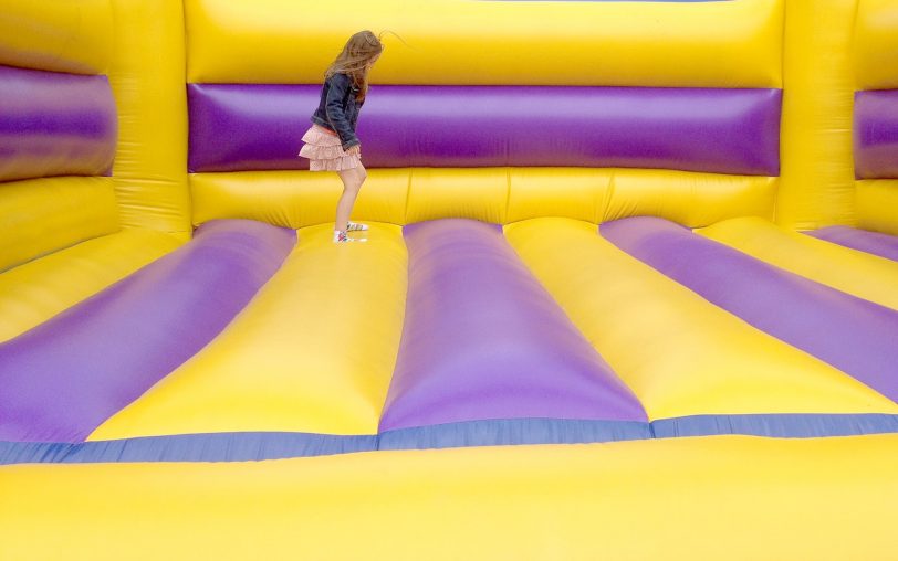 Spielen und Spaß haben beim Familienfest von der St. Dreifaltigkeit (Symbolbild).
