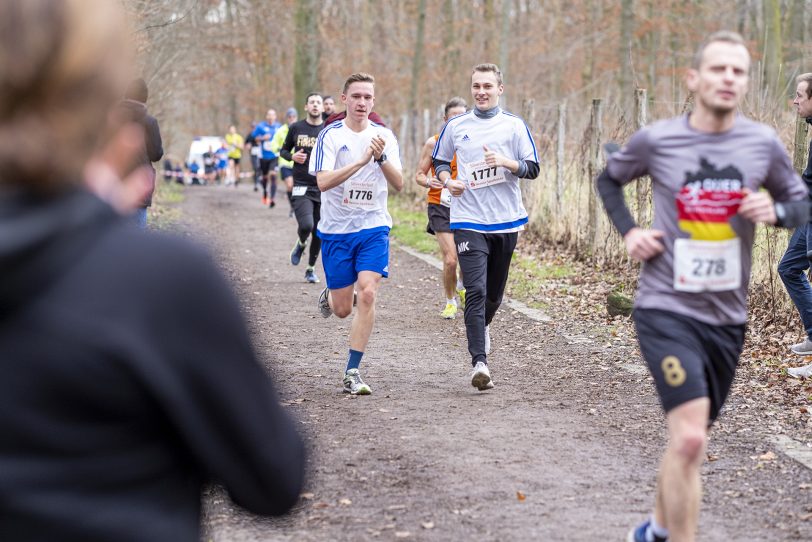 Der 43. Herner Silvesterlauf im Revierpark Gysenberg in Herne (NW), am Freitag (31.12.2021). Coronabedingt ohne Zuschauer und mit 2G.
