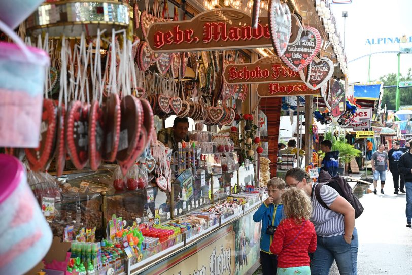 Die Cranger Kirmes beginnt regnerisch.