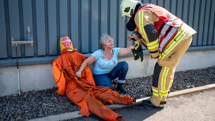 Die Feuerwehr Herne übte mit verschiedenen Organisationen sowie Medizinstudenten des Marien Hospital Herne den Ernstfall. Simuliert wurden eine Explosion am Steag-Kraftwerk sowie zwei Verkehrsunfälle mit zahlreichen "Verletzten".