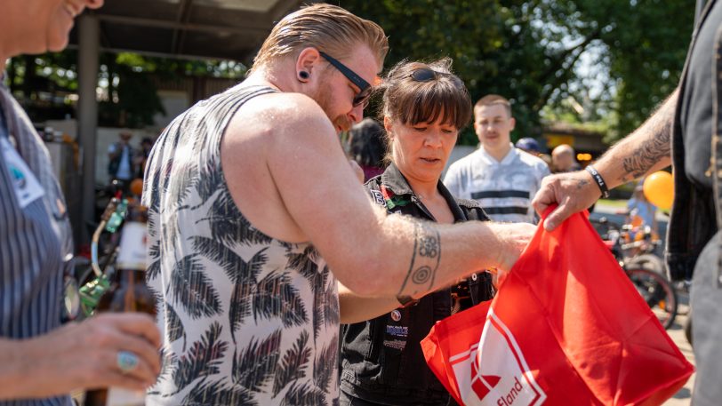 Die Gruppe „Bikelife“ um Christian Joswig hat es wieder getan: Am Samstag (20.7.2024) trafen sich die Cruiser am Herner Bahnhof, um wie immer traditionell im Sommer Spenden für das Lukas Hospiz einzusammeln.