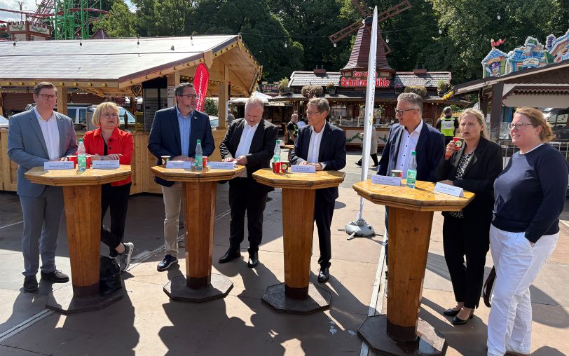 Die Verantwortlichen: (v.li.) Sebastian Brimberg (Agentur für Arbeit Herne), Stephanie Herrmann (operative Geschäftsführerin Arbeitsagentur Bochum), Stadtsprecher Tobias Kindel, Christopher Meier (Chef Arbeitsagentur Bochum), OB Dr. Frank Dudda, Dr. Dirk Drenk (Herne.Business), Stefanie Niebuhr (stellv. Chefin Jobcenter Herne) und Katja Fox (IHK).