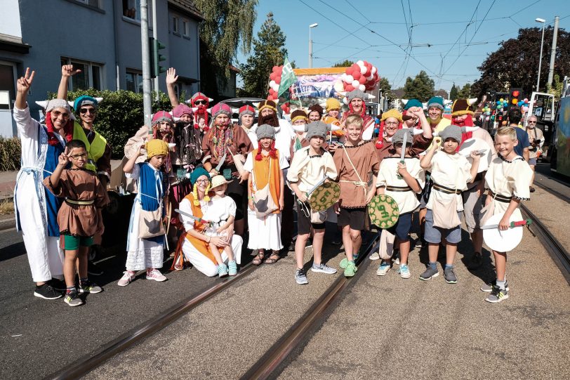 Rund 4.000 Aktive formierten sich am Eickeler St. Jörgens Platz zum Festumzug der Cranger Kirmes 2018.