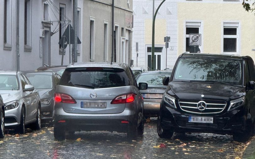 Teilweise kam es zu gefährlichen Szenen, wenn gleich mehrere Autos durchgefahren sind und der Gegenverkehr kam - Unfälle sind so nur eine Frage der Zeit.