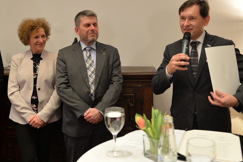 OB Dr. Frank Dudda bei der Eigentums-Übergabe des Shamrock-Quartiers.