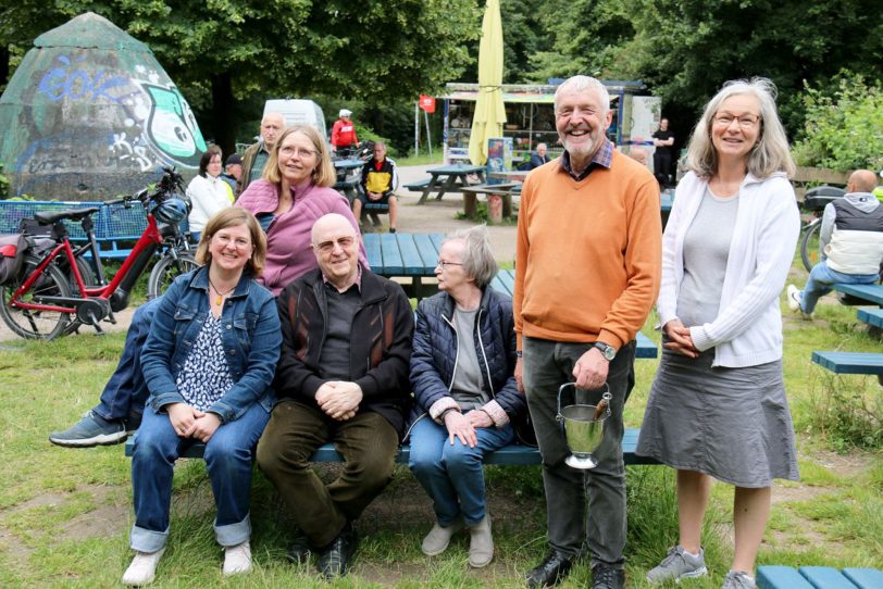 Die Gruppe 'Mit Christophorus unterwegs' segnete Fahrräder an die Erzbahntrasse.