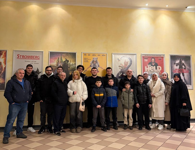 Der Jahresabschluss 2025 der Muslimischen Jugend Röhlinghausen fand im Kino statt. Snacks und Getränke gab es kostenlos dazu.