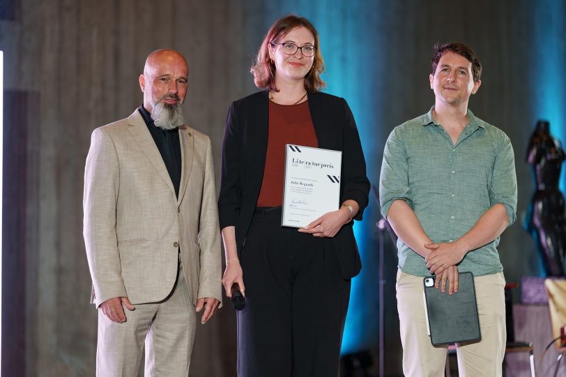 Förderpreis für Julia Regnath überreicht v.on Jörg Obereiner (links) RVR Ausschuss und die Laudation hielt Autor Tilmann Strasser.