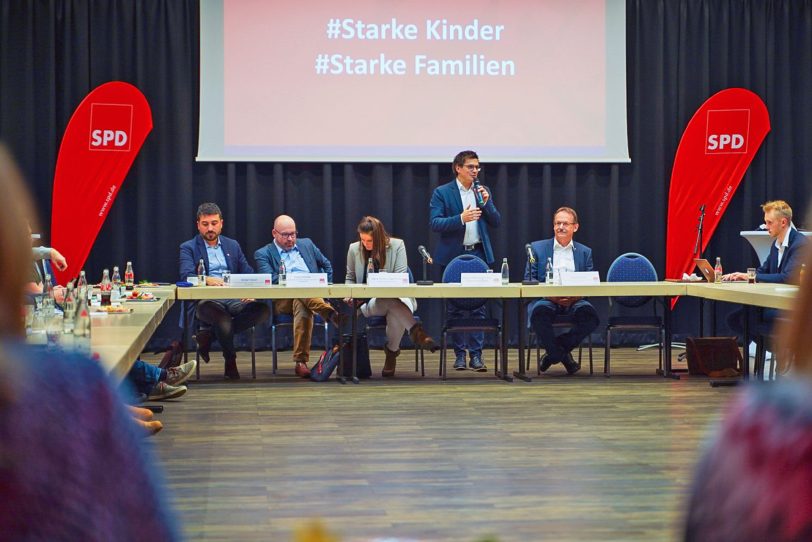 Alexander Vogt bei der Diskussionsrunde: Starke Kinder - Starke Familien.