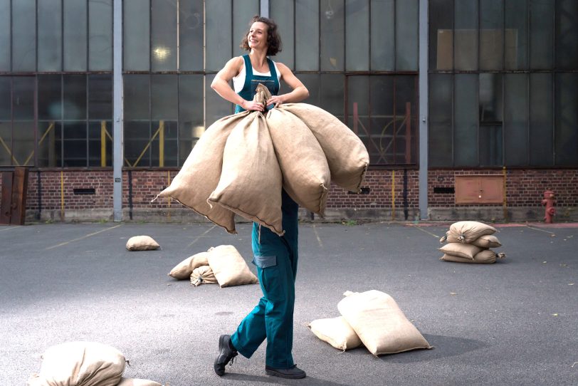 elabö – das ist Akrobatik und Theater zum Staunen und Lachen. elabö – das sind: Anne und Mitja.