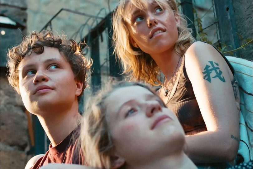 Neu im Kino: Dead Girls Dancing – Malin (Katharina Stark, vorne), Ira (Luna Jordan) und Ka (Noemi Nicolaisen, hinten v.l.) auf Italien-Trip.
