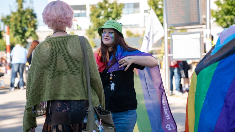 Der Christopher Street Day (CSD) am Samstag (21.9.2024) begann auf dem Europaplatz und zog anschließend durch die Stadt.