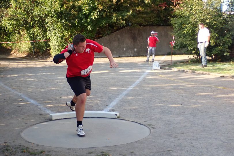 Nicklas Droege beim Werfertag in Gladbleck.