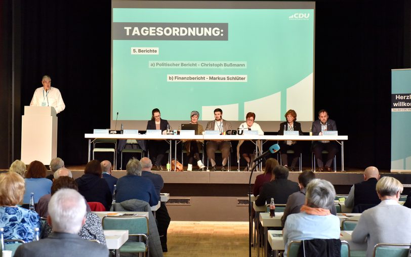 Ein Bild vom 96. Kreisparteitag der Herner CDU: (v.li.) Markus Schlüter (am Pult), Katrin Rickert, Daniela Spengler, Christoph Bußmann, Ingrid Fischbach und Bettina Szelag.