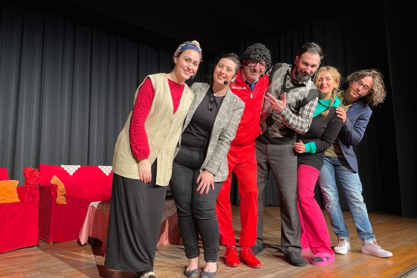 Viel Applaus für die Mitglieder des Theaters Halber Apfel unter der Leitung von Murat Isboğa
