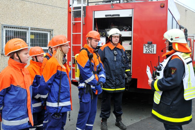Circa 60 Jugendliche der Jugendfeuerwehr probten den Ernstfall.