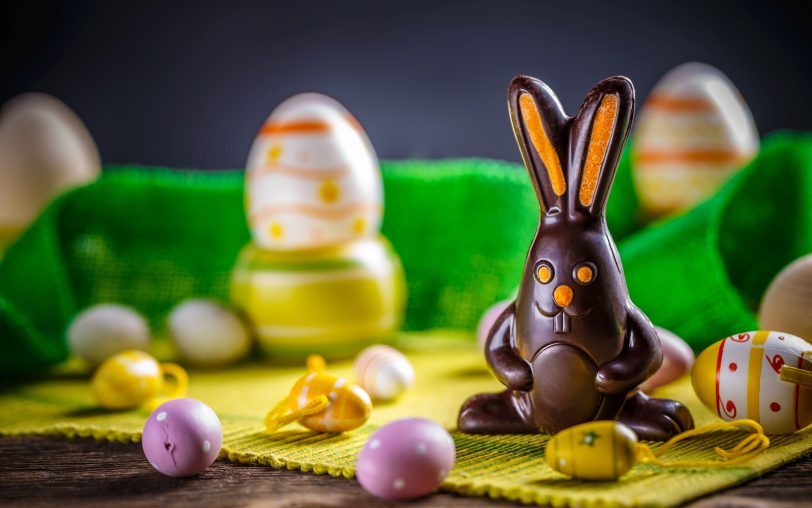 Ein Tipp zu Ostern für den Verzehr von Oster-Süßigkeiten: Schokoladen mit besonders hohem Kakaoanteil enthalten weniger Zucker.
