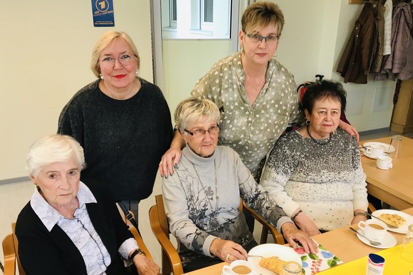 Anne Folter (li.) und Marion Wilkowski stehen für Herz im Café Herzblatt.