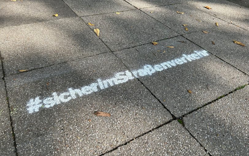 Die NRW-weite Initiative #sicherimStraßenverkehr ist am Freitag (4.10.2024) an der Realschule an der Burg gestartet. Vor Ort waren unter anderem NRW-Innenminister Herbert Reul und NRW-Verkehrsminister Oliver Krischer.