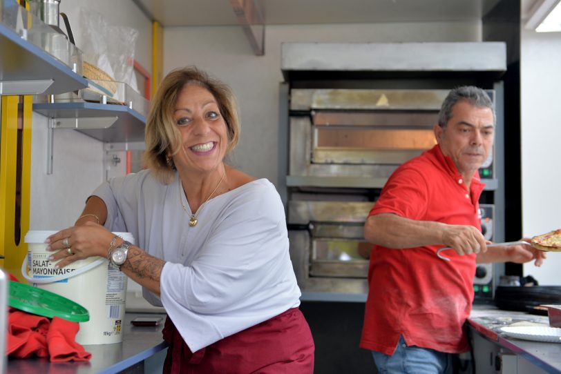 Bastel- und Spieleangebot beim Mitmachtag im Gysenberg – rund 22 Vereine, Verbände und Gruppen stellen sich vor. September 2024. Vor dem Stand von Gerados Pizza riss die Schlange nie ab.