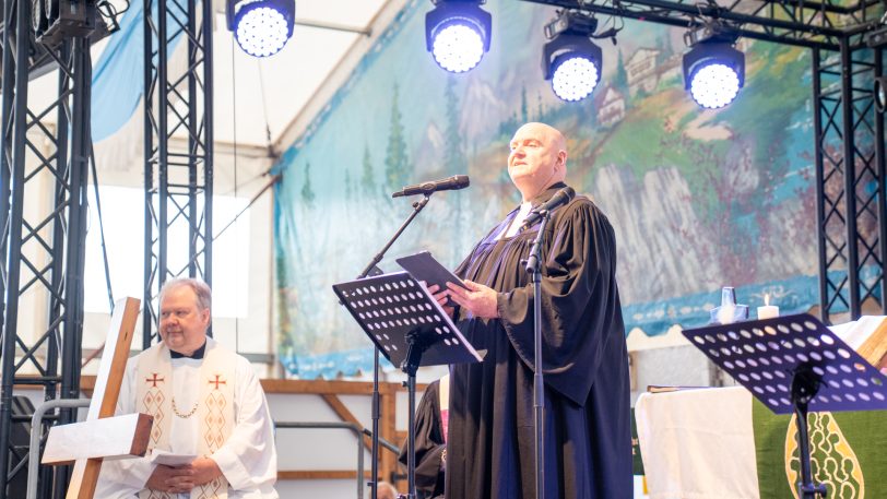 Der traditionelle Gottesdienst der evangelischen Kirchengemeinde Wanne-Eickel in der Bayern-Festhalle auf der Cranger Kirmes am Sonntag (3.8.2025).