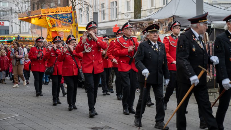 Eindrücke vom Donnerstag (7.3.2024), Eröffnungstag der City-Kirmes Herne in der Innenstadt, zwischen City-Center und Robert-Brauner-Platz.