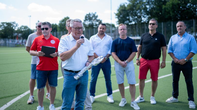 Das Stadion des Vereins Sportfreunde Wanne Eickel 04/12 bekam am Sonntag (11.08.2024) einen neuen Namen und heißt jetzt Elektro Sprick-Energiewende-Stadion.