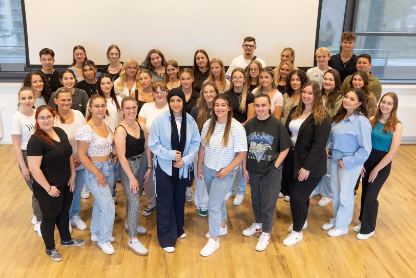Die St. Elisabeth Gruppe begrüßt 20 angehende Operationstechnische Assistenten und 22 angehende Anästhesietechnische Assistenten.