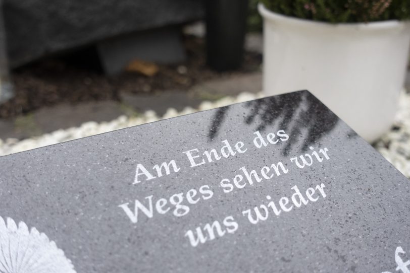 Ökumenische Andacht zu Allerheiligen auf dem Wiescherfriedhof in Herne (NW), am Sonntag (01.11.2020).