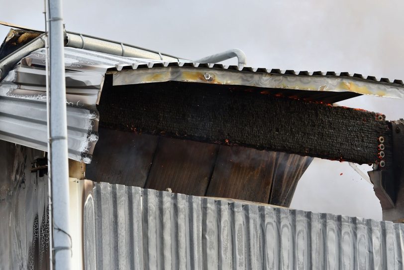 Einsatz der Feuerwehren des Kreises Recklinghausen und der Stadt Herten bei dem Großbrand der Lagerhalle der Hagebau Logistik in Herten (NW), am Sonntag (01.03.2020).