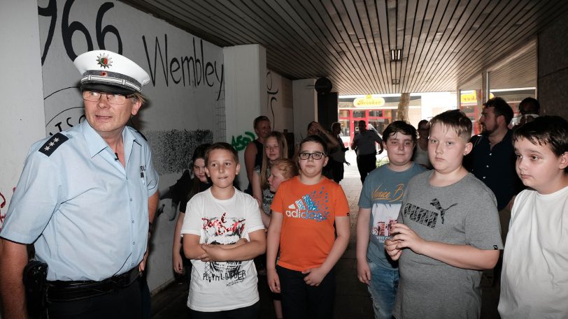 Projekt: Schüler lernen die Welt der Polizei kennen.