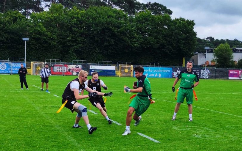 Das Flag Football-Team der Black Barons feierte beim Turnier in Paderborn aus drei Spielen die ersten zwei Siege.