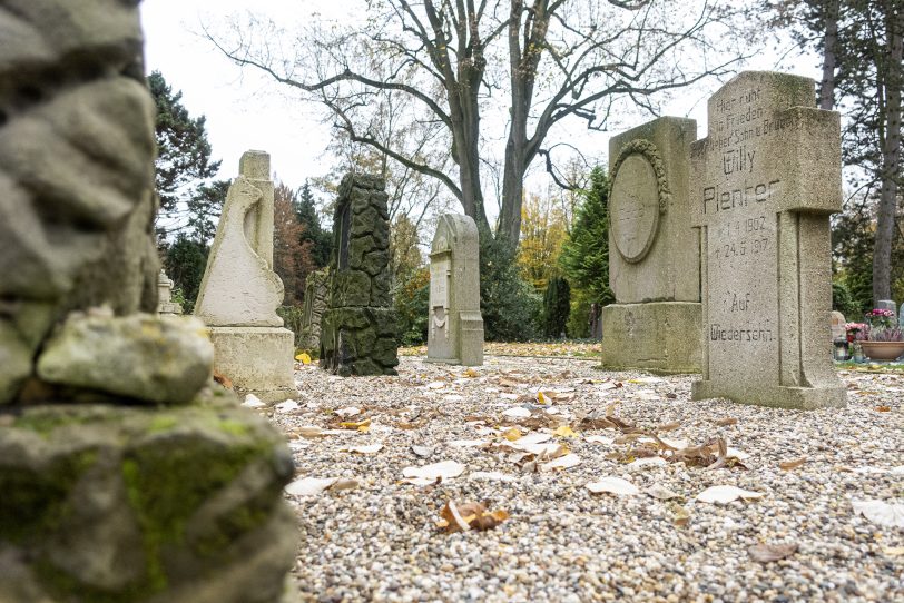 Ökumenische Andacht zu Allerheiligen auf dem Wiescherfriedhof in Herne (NW), am Sonntag (01.11.2020).