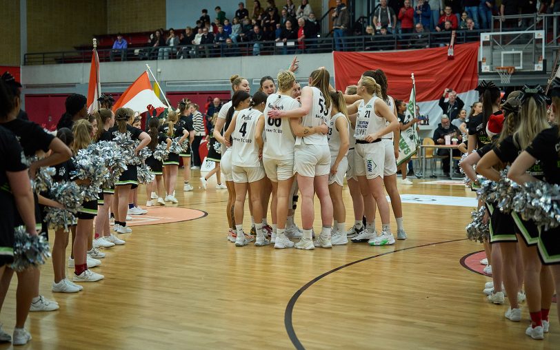 Die Basketballerinnen vom HTC bereiten sich auf die neue Saison vor - bei drei Testspielen in der H2K-Arena kann man das Team und die Neuzugänge bereits beobachten (Archivbild).