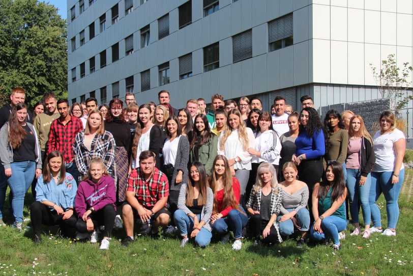 57 Schüler starteten in die Ausbildung zum Gesundheits- und Krankenpfleger ab der Zentralen Krankenpflegeschule.