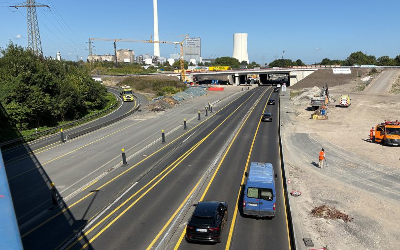 Wird ein Wochenende lang voll gesperrt: Das Autobahnkreuz Herne auf der A43, im Hintergrund die A42. Außerdem ist die Anschlussstelle Baukau zeitweise gesperrt.