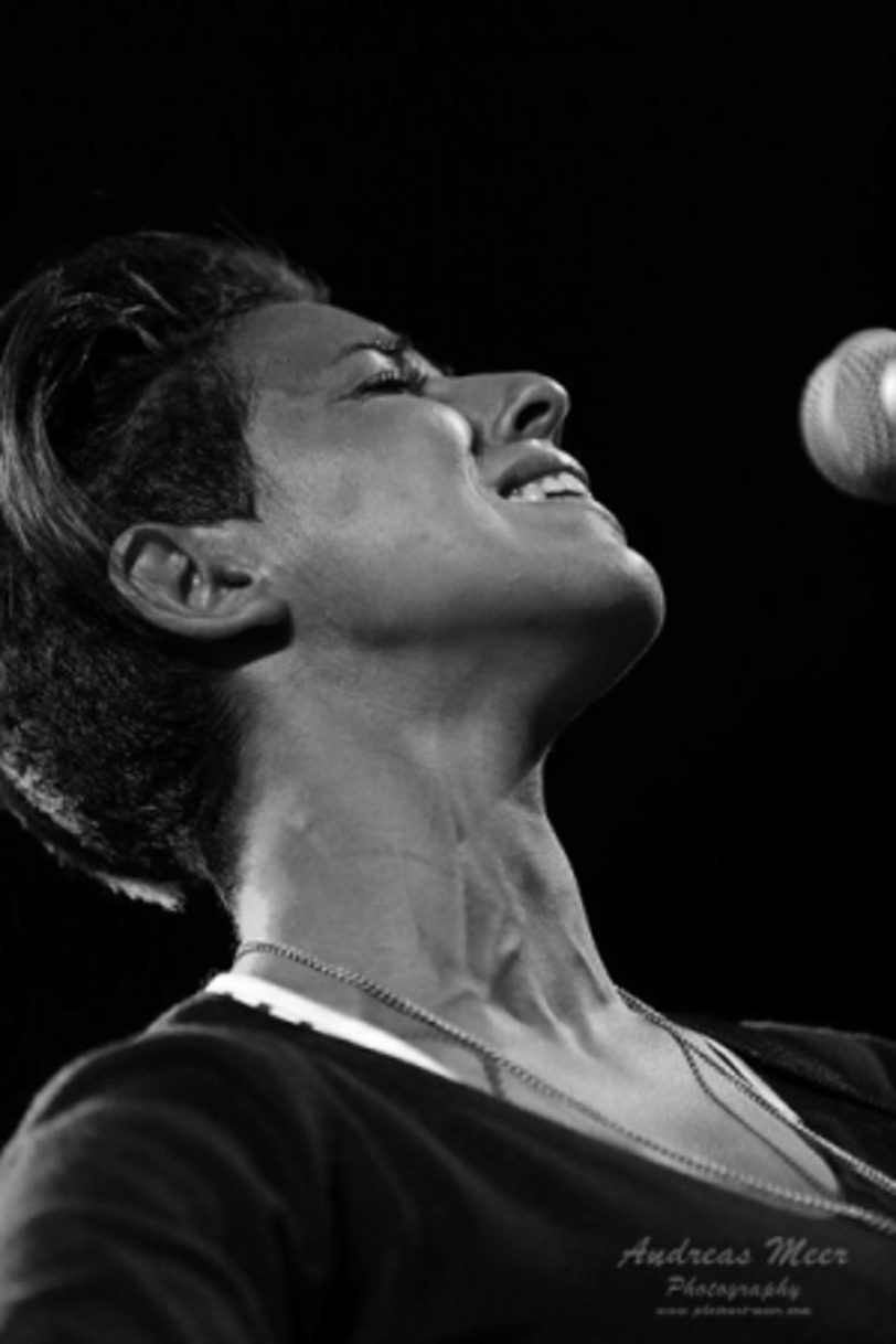 Yaelle Cinkey mit Go Music All Stars