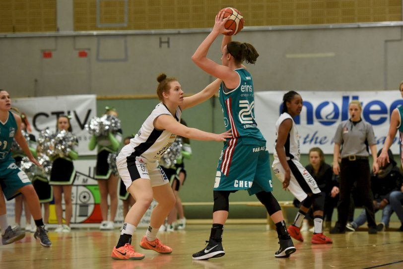 Malina Sola (l.)