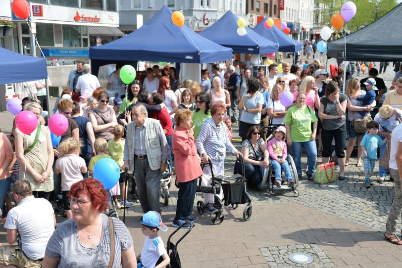 Das Gemeindefest lockt die Menschen nach Holsterhausen (Symbolfoto).