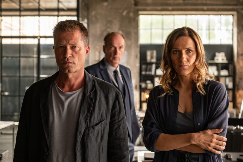 Hardy (Til Schweiger) ist das beste Pferd im Architekturbüro Stetter (Herbert Knaup, Mitte), aber Kollegin Anni (Bettina Lamprecht) muss ihn immer wieder aus der Bredouille helfen.