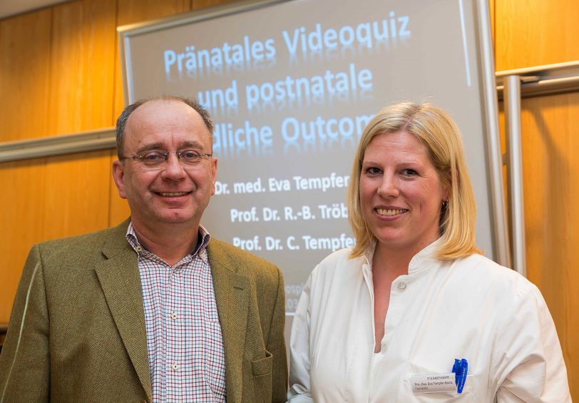 v.l.: Prof. Dr. Ralf-Bodo Tröbs und Dr. Eva Tempfer.