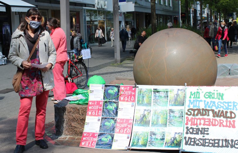 BI Stadtwald informiert in der Innenstadt