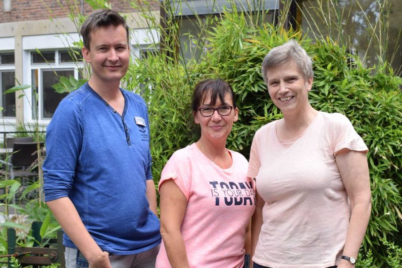 Diabetes-Plus: v.l. Volker Mauck (Bereichsleitender Oberarzt), Sandra Schäfer (Stationsleitung) und Kinder- und Jugendärztin Dr. med. Dörte Hilgard zusammen.