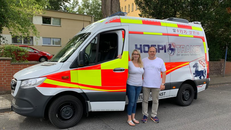 Stellten ein neues Fahrzeug genauer vor: Nina (li.) und Klaus Möllmann von HospiTrans.