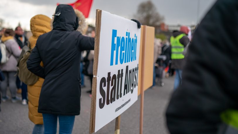 Erneute Impfgegner/Schwurbler-Demo auf dem Cranger Kirmesplatz und Demozug durch die Wanner City am Sonntag (3.4.2022).