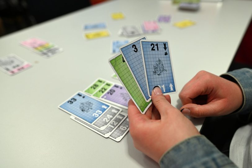 Spiele spielend erleben. Besucher nutzten die Möglichkeit, die verschiedenen Spiele auszuprobieren.