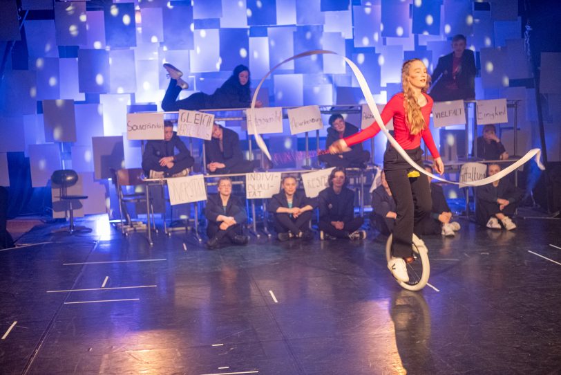 &quot;Eine Frage des Systems&quot;: Generalprobe für den diesjährigen Wintercircus des Circus Schnick-Schnack in Herne (NW), am Sonntag (04.12.2022).